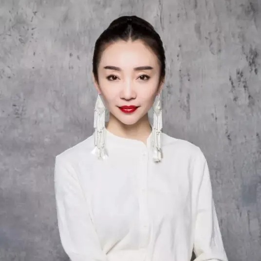 周莉亚