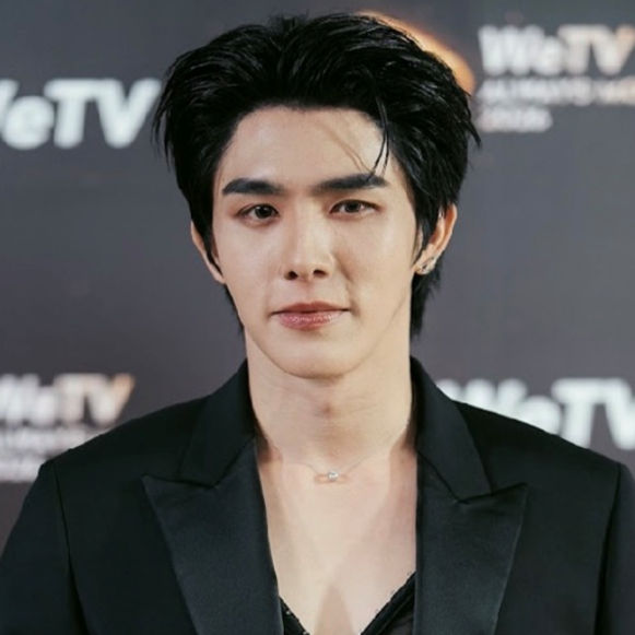 บูม - รวีวิชญ์ จิระพงษ์กานนท์