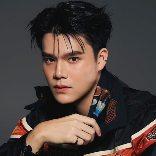 เจมส์ - กษม กาญจนวัฒนา